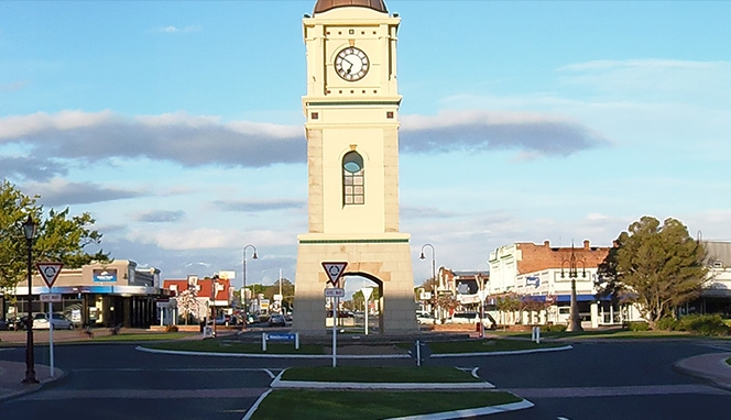 The Feilding Hotel close to many restaurants and cafes